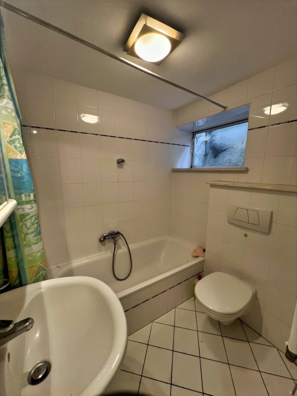 Bungalow, Bad im Keller