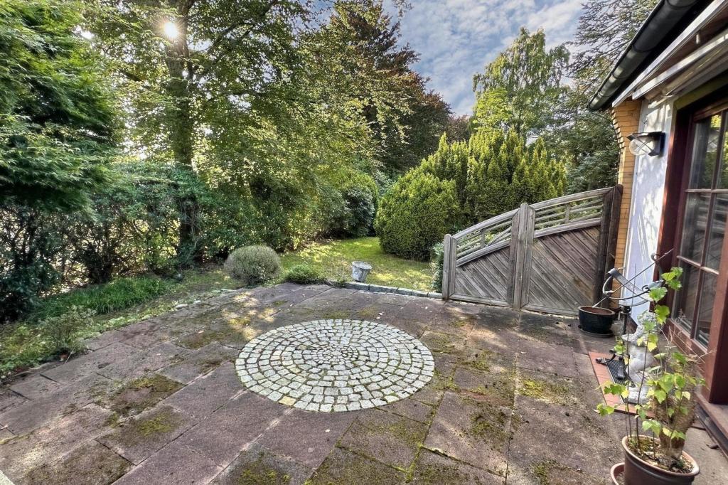 Terrasse mit Blick in den Garten