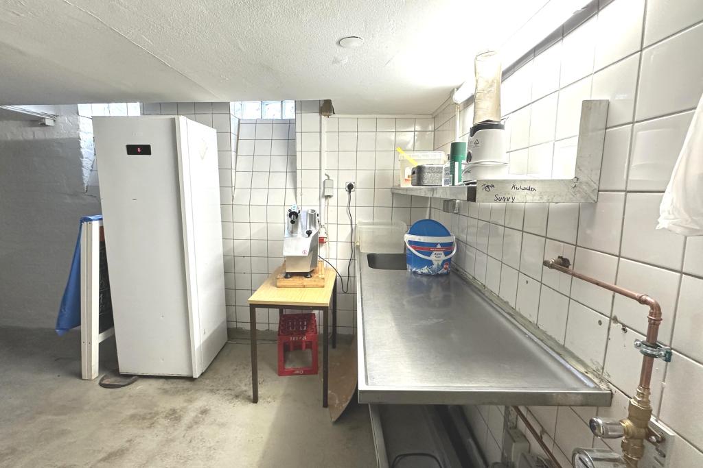 Kellerraum, Vorbereitungsküche unter dem Laden