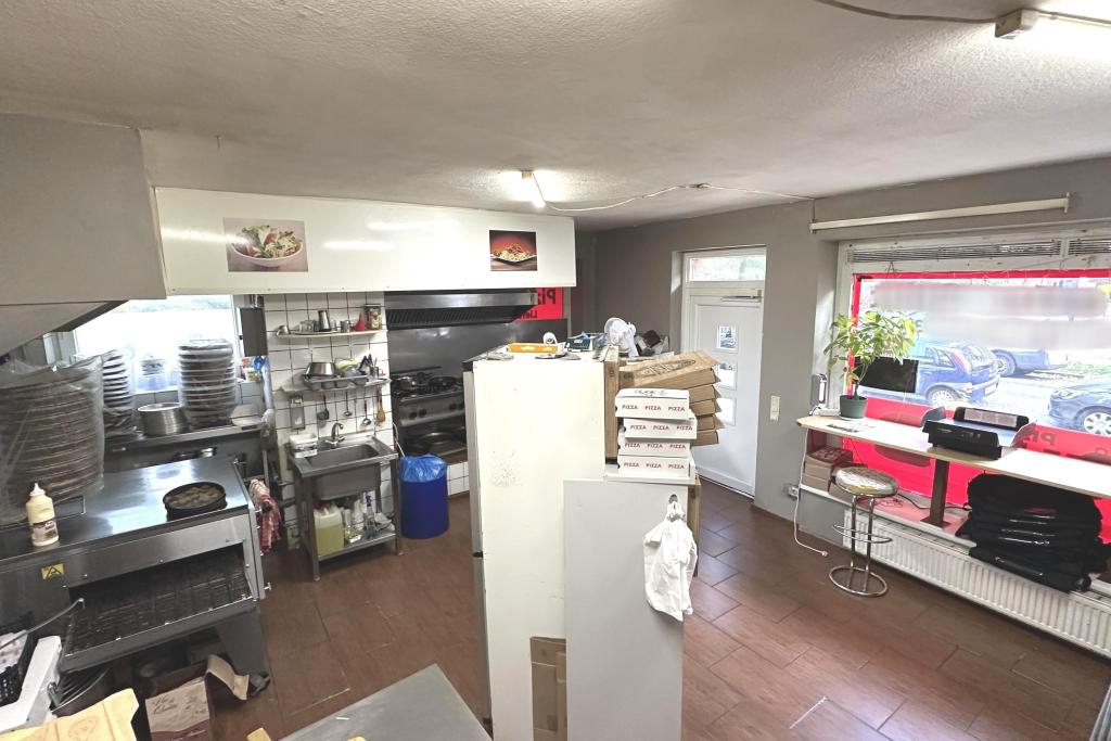 Laden mit Gastroküche