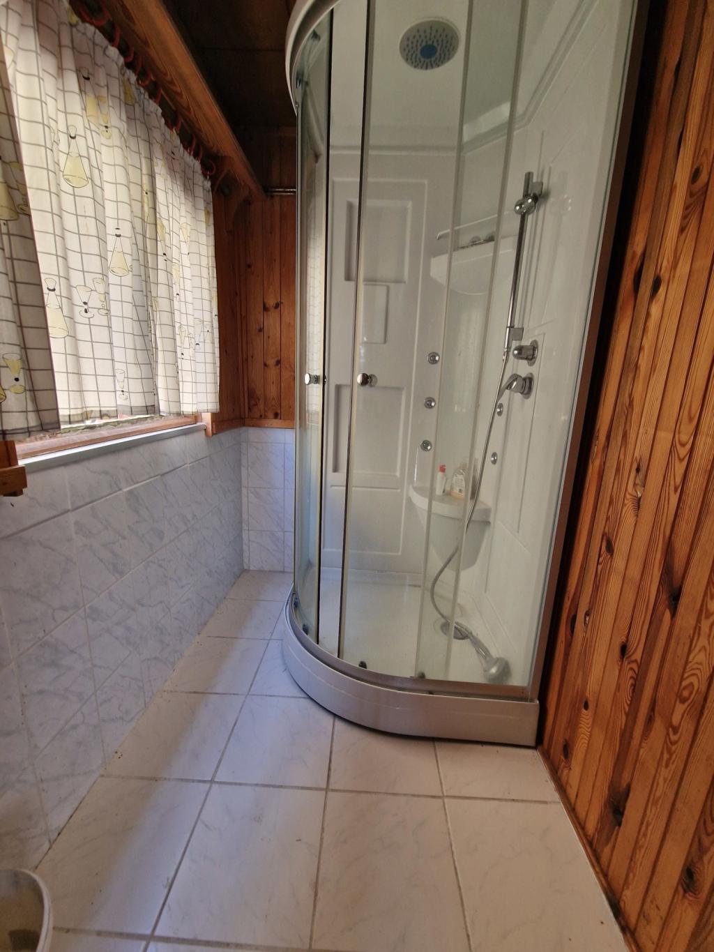 Dusche zweiter Bungalow