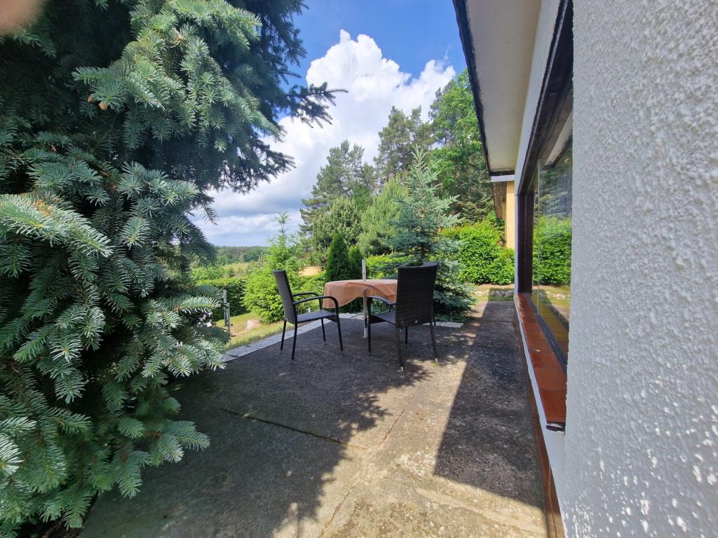 Terrasse am ersten Bungalow