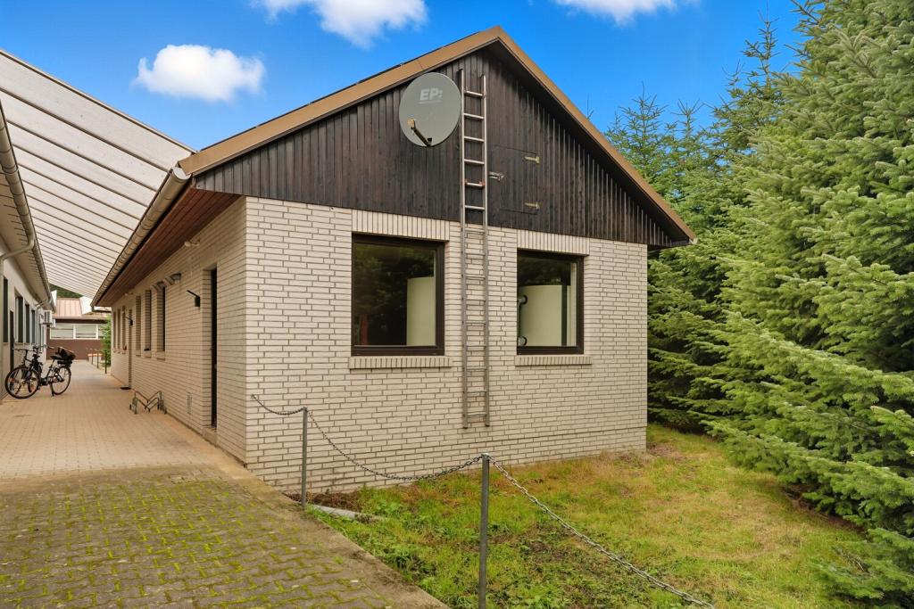 Aufenthalts-/Besprechungs- und Heizungsraum