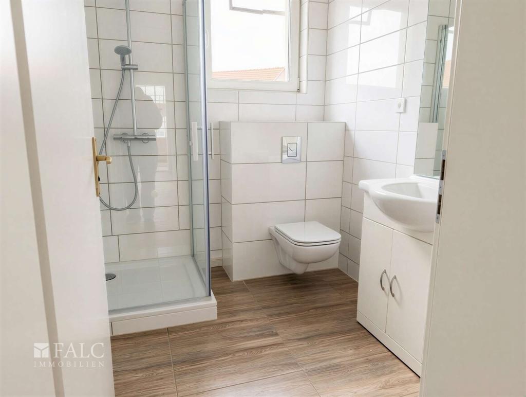 Provisionsfrei!!! Renovierte 3-Zimmer-Wohnung im Erdgeschoss in einem Dreifamilienhaus zu vermieten! - Photo 2