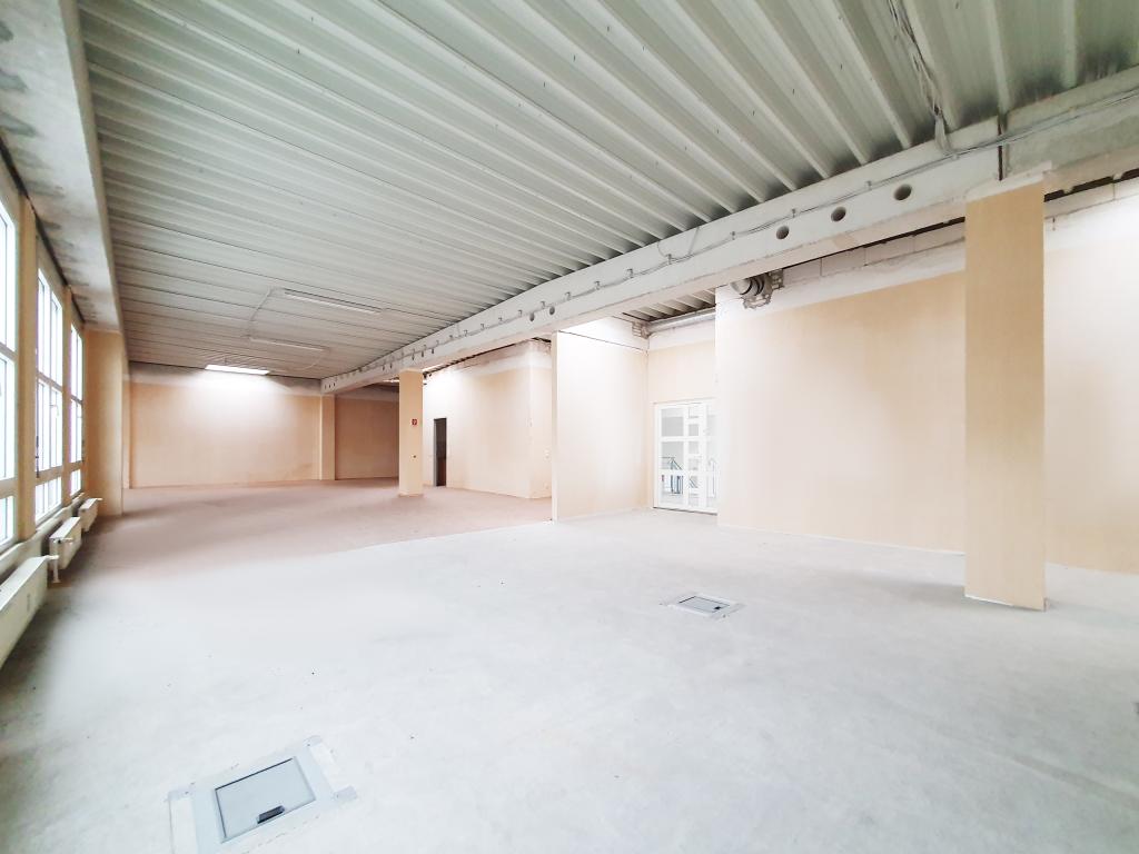 Nord 1.5 OG Bereich zwischen Fensterfront Innenhof und Eingangsbereich 2