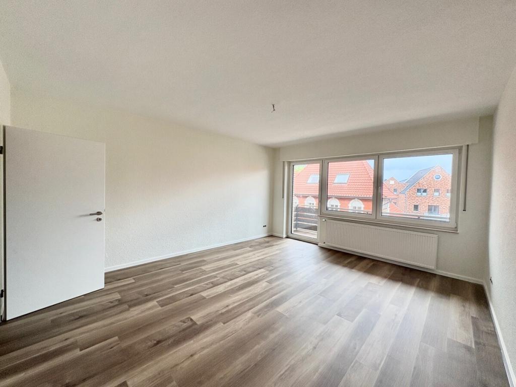 Mitten im Zentrum! Sanierte Obergeschosswohnung mit 2 Balkonen in einem Wohn-und Geschäftshaus - Foto 4