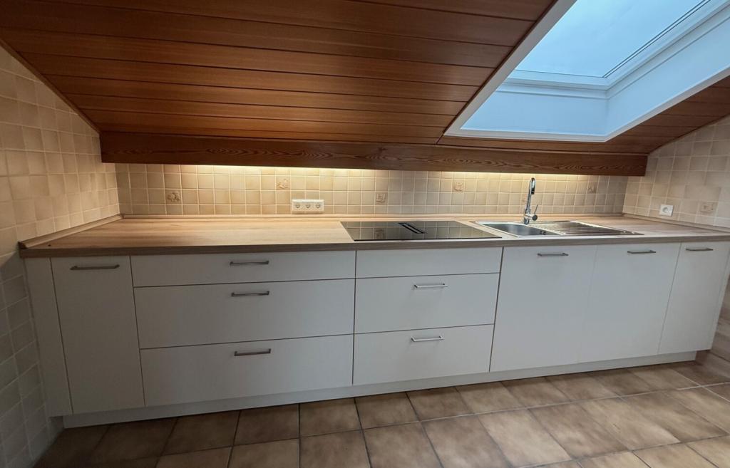 Dachgeschosswohnung frisch saniert und renoviert inkl. neue Einbauküche - Foto 5