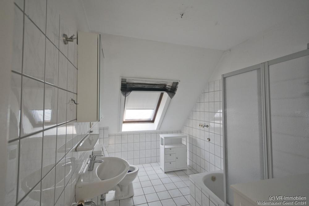 Dachgeschosswohnung im Vierfamilienhaus - Foto 3