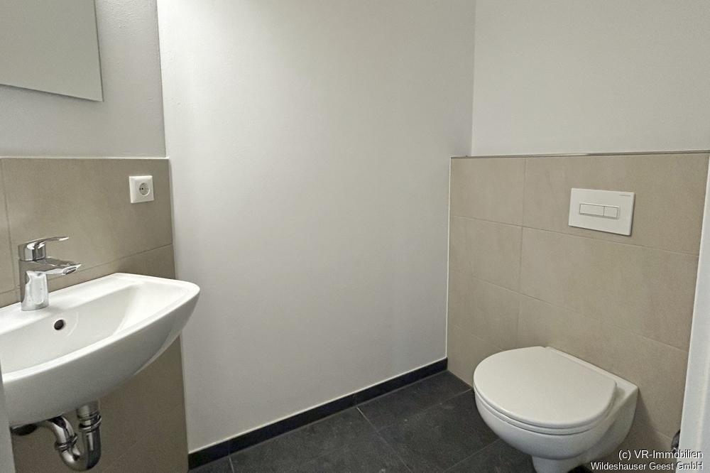 Neubau: Zentral gelegene 4-Zimmer-Obergeschosswohnung mit Einbauküche und Aufzug - Photo 5