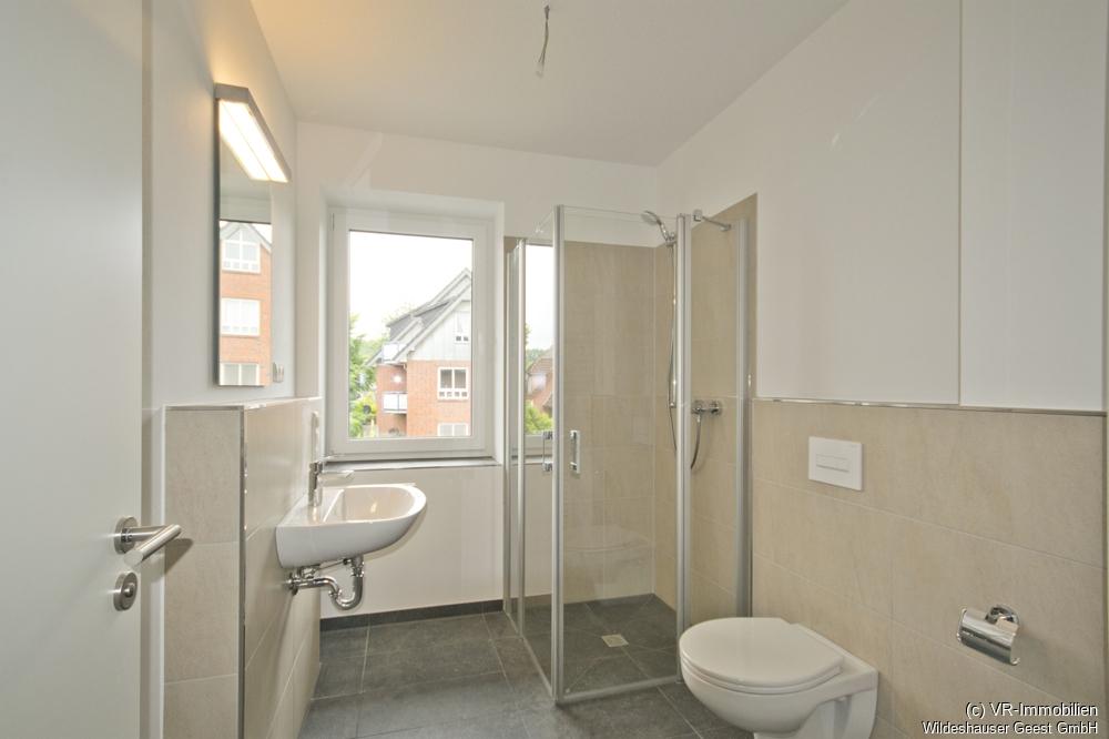 Neubau: Zentral gelegene 4-Zimmer-Obergeschosswohnung mit Einbauküche und Aufzug - Photo 4