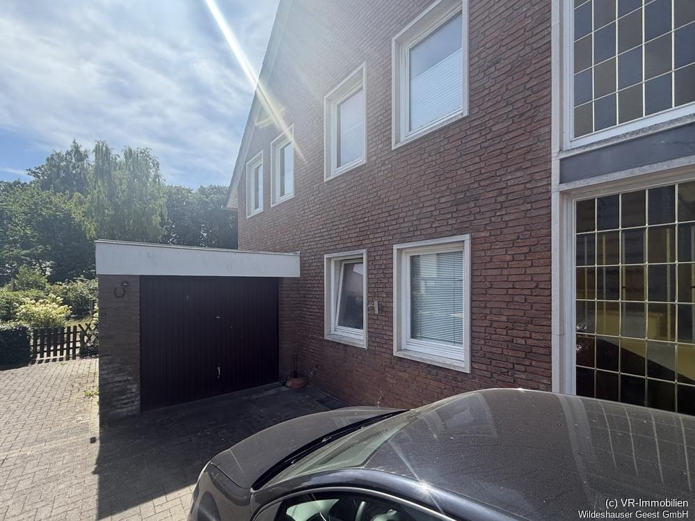 3 ZKB-Dachgeschosswohnung im Altbau mit Balkon und Kellerraum - Photo 2