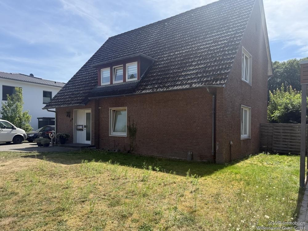 3 ZKB-Dachgeschosswohnung im Altbau mit Balkon und Kellerraum - Photo 3