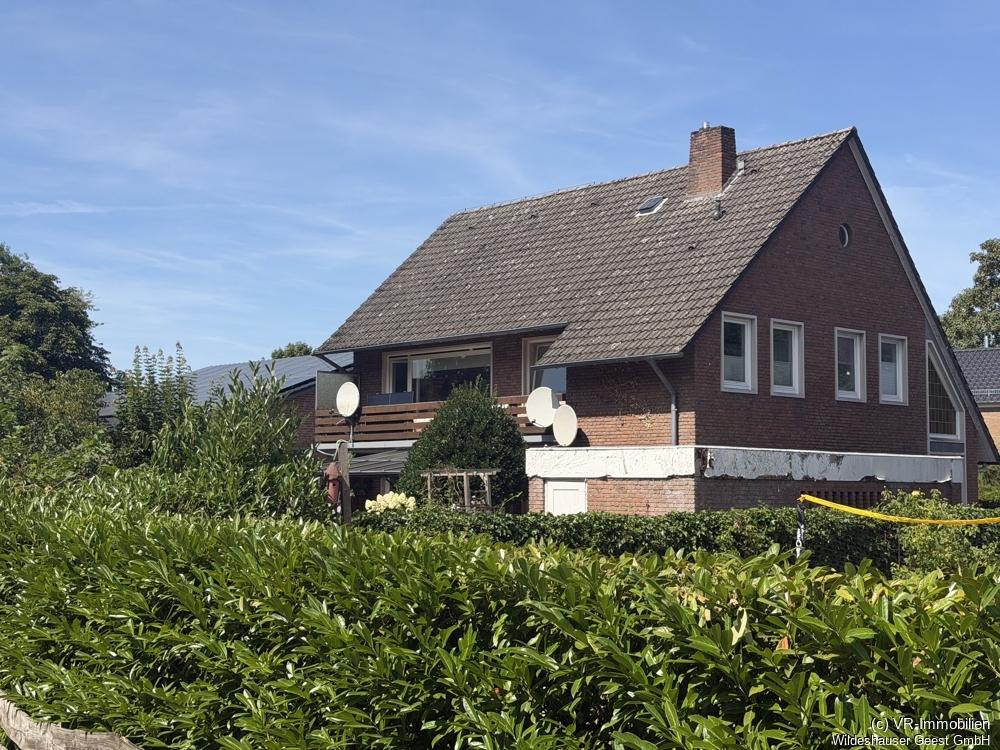 3 ZKB-Dachgeschosswohnung im Altbau mit Balkon und Kellerraum - Photo 1