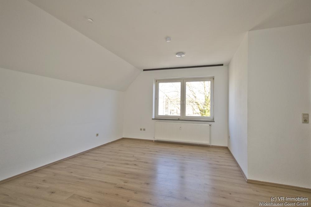 2-Zimmer-Dachgeschosswohnung in zentraler Lage - Photo 1