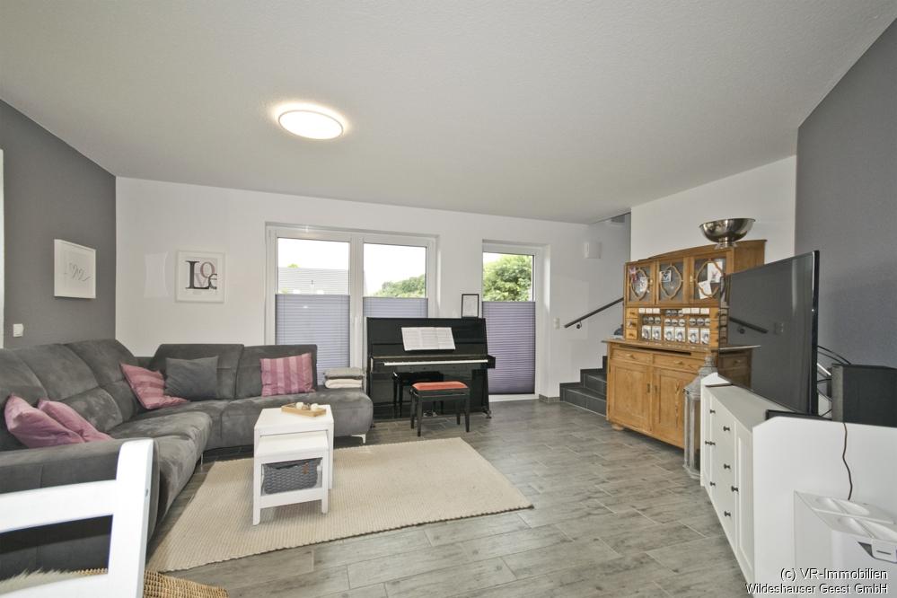 Moderne Doppelhaushälfte mit Einbauküche und Carport in Neerstedt - Photo 2