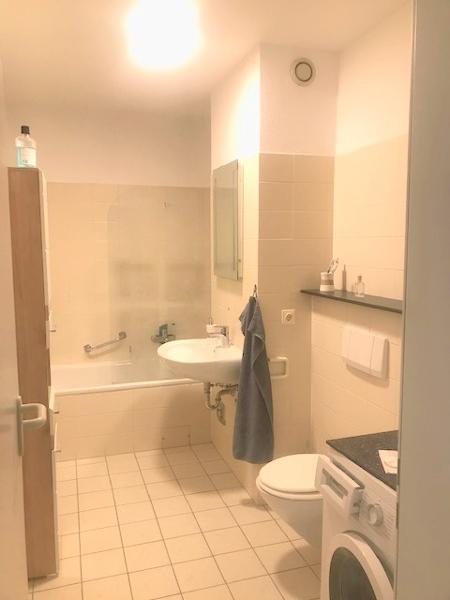 Bad mit Wanne und Stellpltzfür Waschmaschine