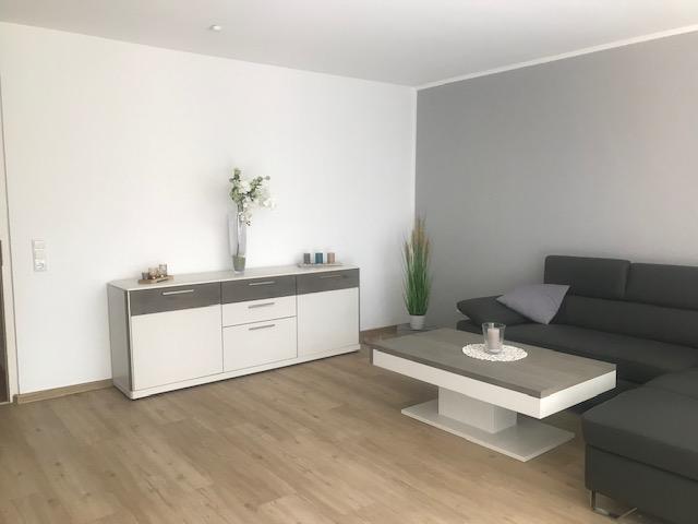 Sicht vom Balkon ins Wohnzimmer