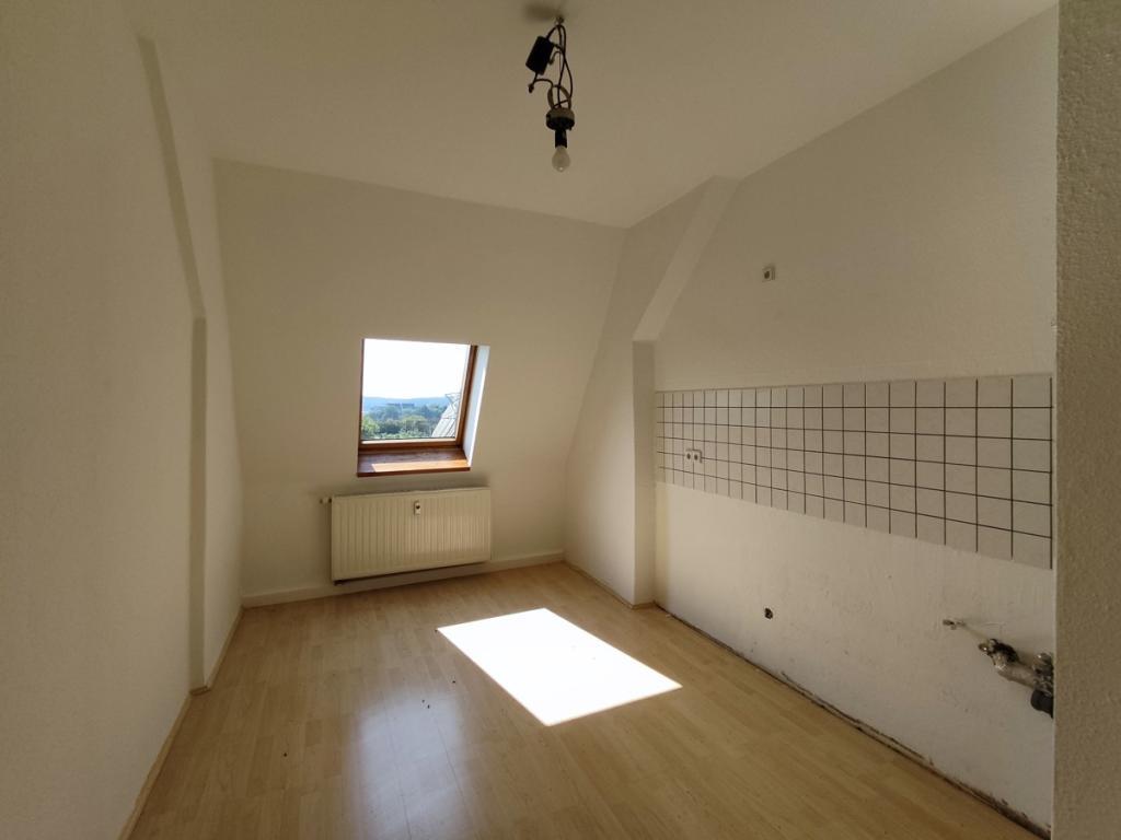Großzügige 4-Zi.-Dachgeschoss-Wohnung - neu renoviert! - Photo 4
