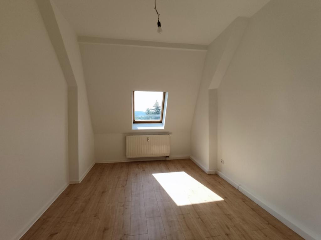 Großzügige 4-Zi.-Dachgeschoss-Wohnung - neu renoviert! - Photo 3