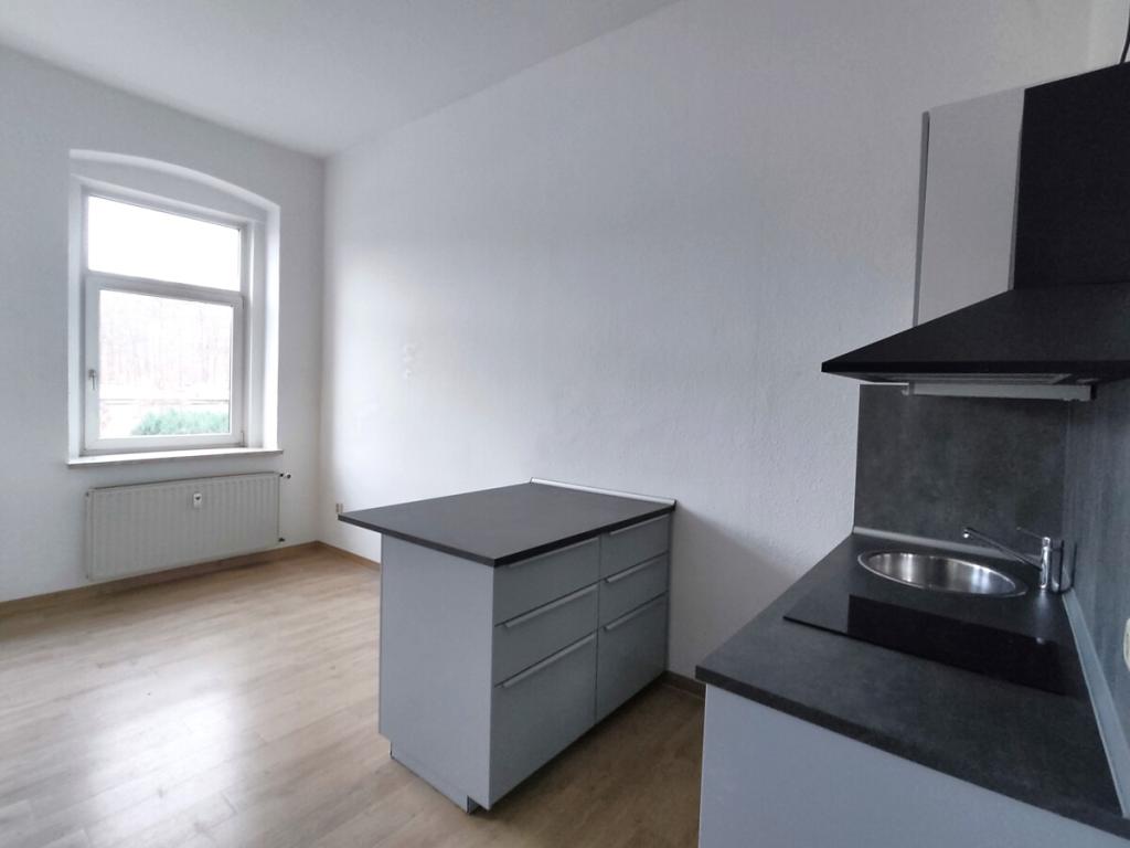 Kleine 2-Zi.-Wohnung mit Einbauküche und Badmöbel! - Foto 2