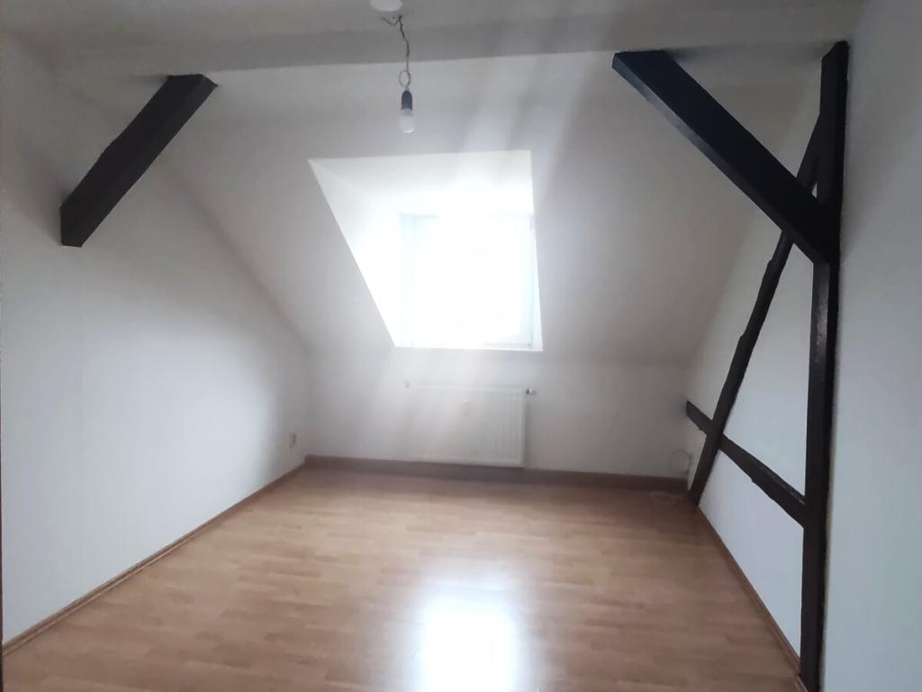 2-Zimmer-Dachgeschoss-Wohnung mit Einbauküche! - Photo 1