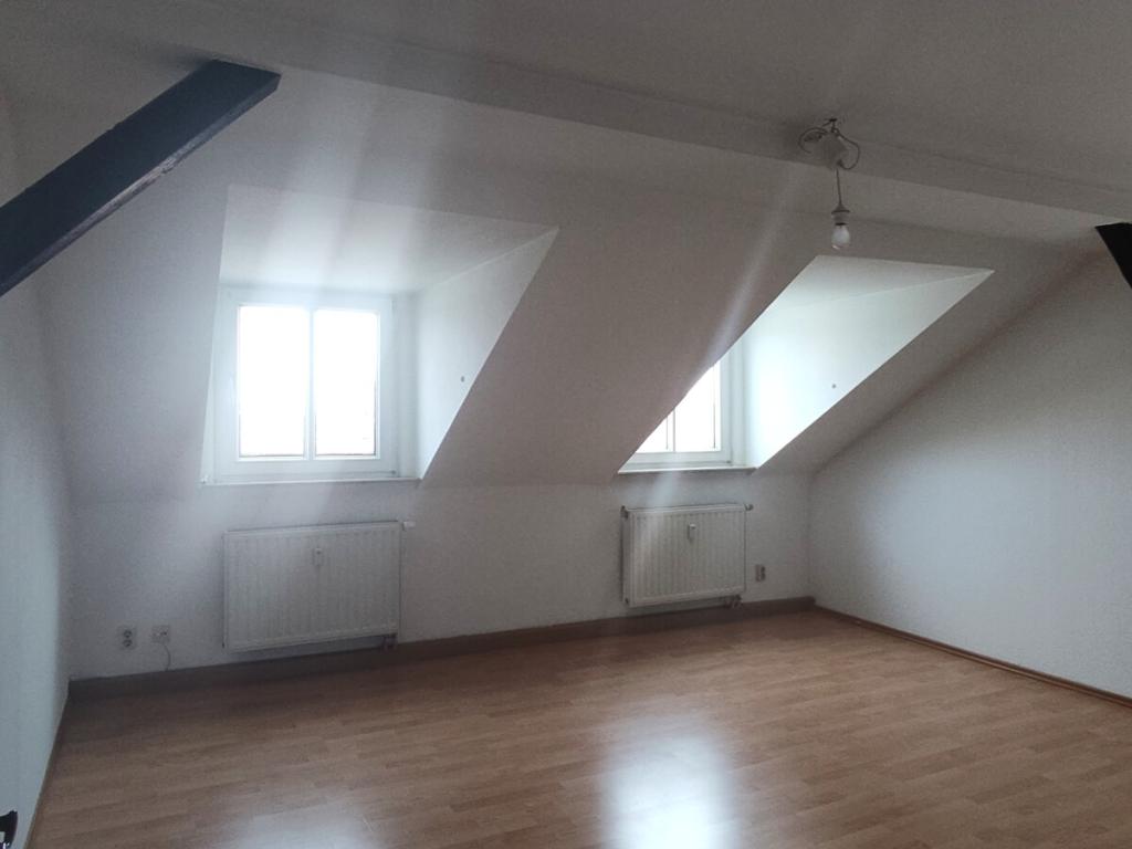 2-Zimmer-Dachgeschoss-Wohnung mit Einbauküche! - Photo 2