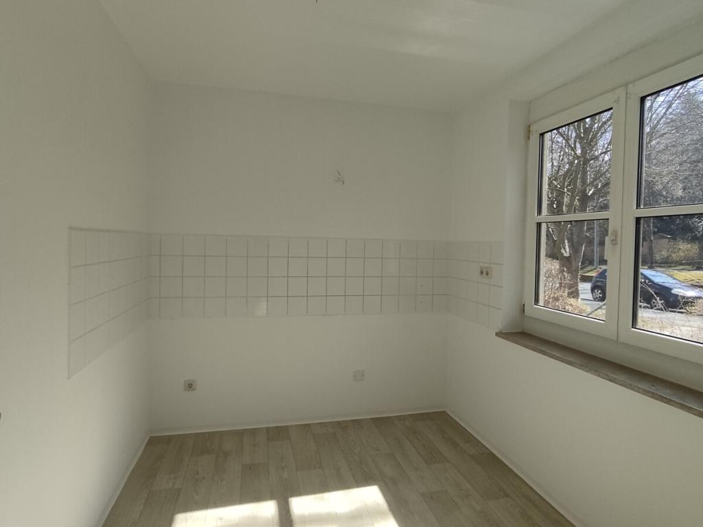 Schöne, renovierte 4-Zimmer-Wohnung mit Balkon! - Photo 1