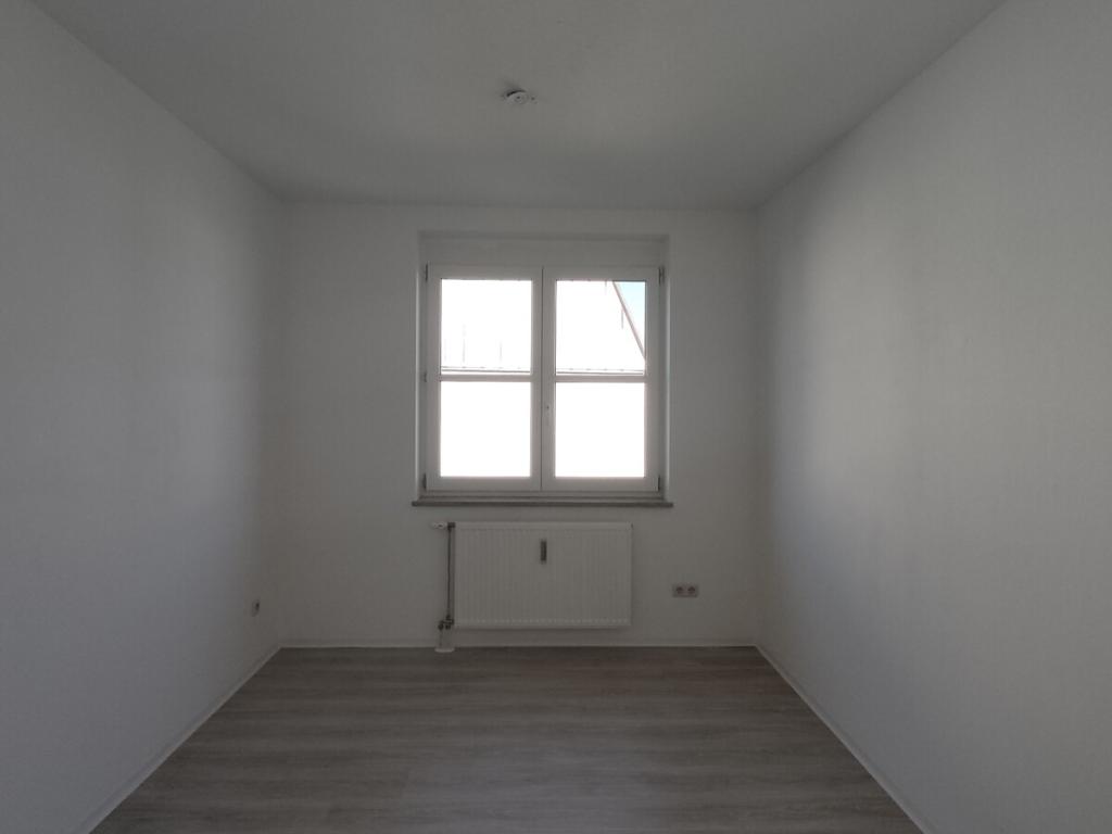 Schöne, renovierte 4-Zimmer-Wohnung mit Balkon! - Photo 2