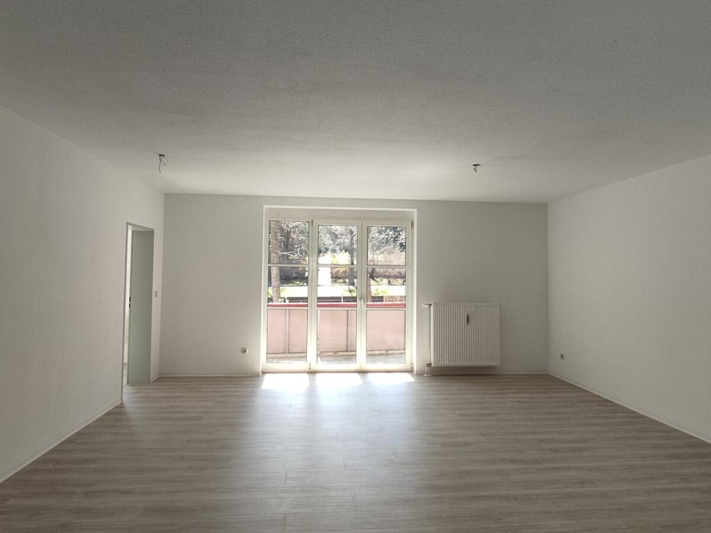 Schöne, renovierte 4-Zimmer-Wohnung mit Balkon! - Photo 2