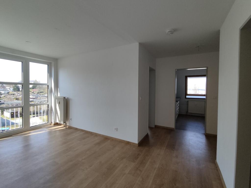 3-Zimmer-Dachwohnung mit Loggia, Küchenzeile und 2 PKW-Stellplätzen! - Foto 3
