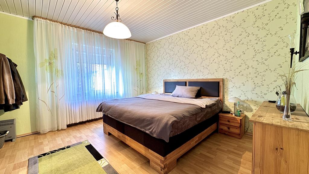 Elternschlafzimmer (EG)