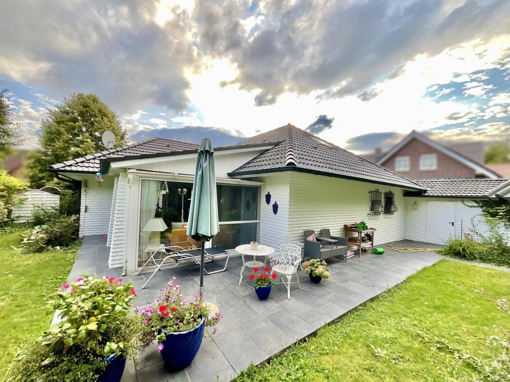 Terrasse mit Garten
