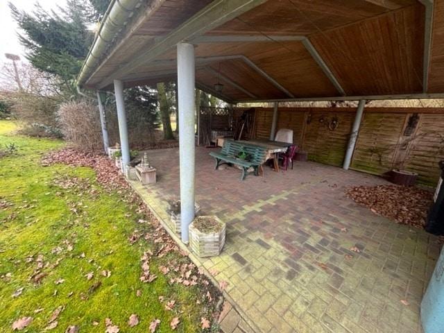 überdachte Outdoor Terrasse
