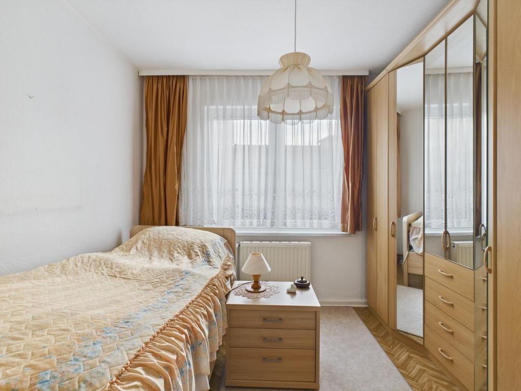 Zimmer b im OG