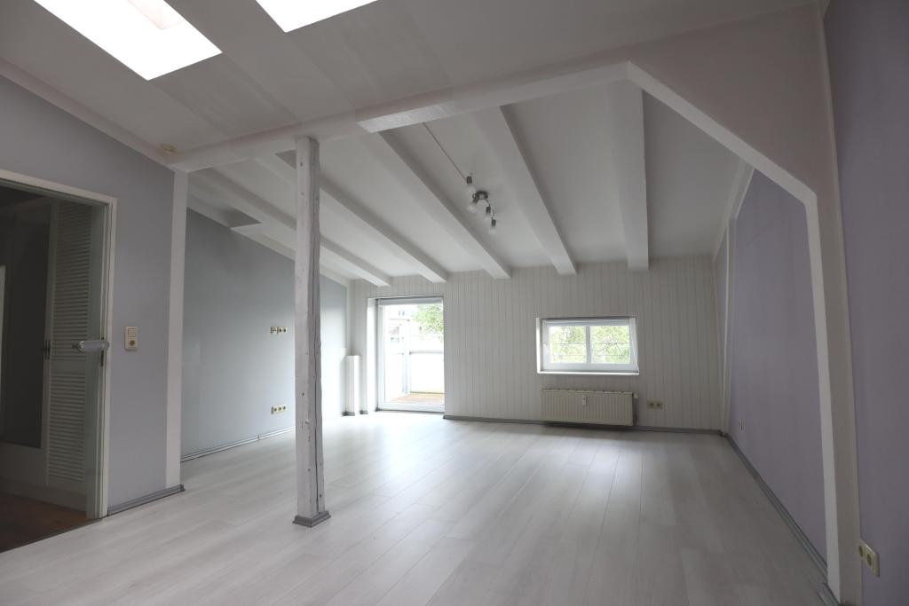 Wohnzimmer mit Balkon
