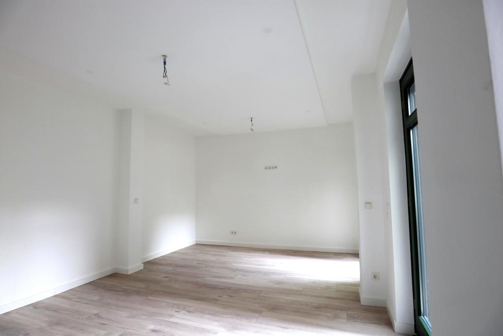 Wohnzimmer mit Zugang zur Terrasse