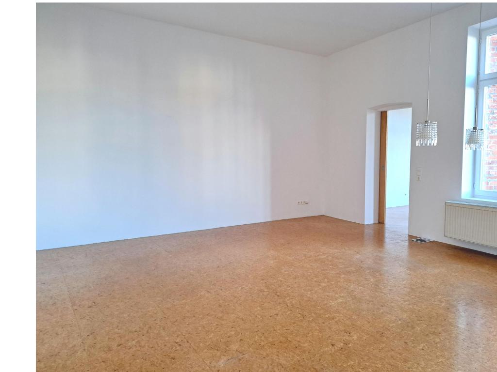 Wohnzimmer mit Blick zum Schlafzimmer