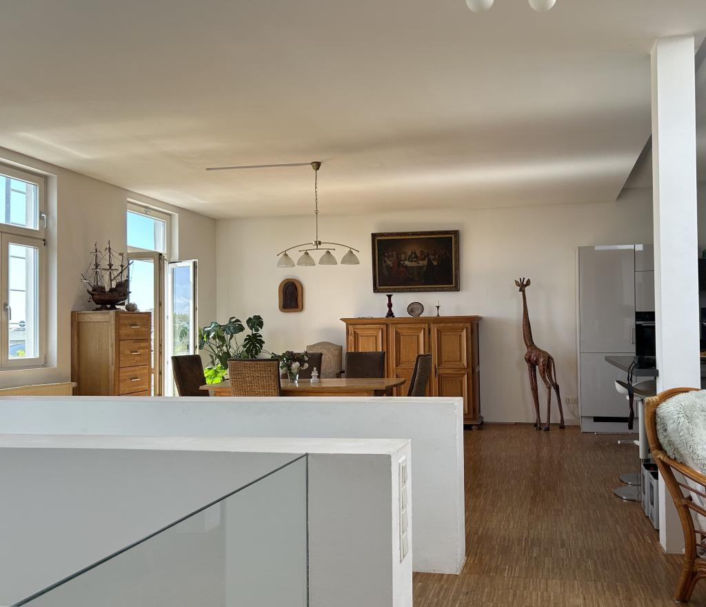 Helle Maisonette-Wohnung mit 3 Balkone und traumhaftem Blick über den Dächern von Schwerin - Foto 1