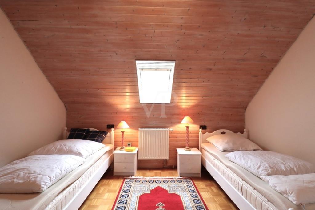 Schlafzimmer DG