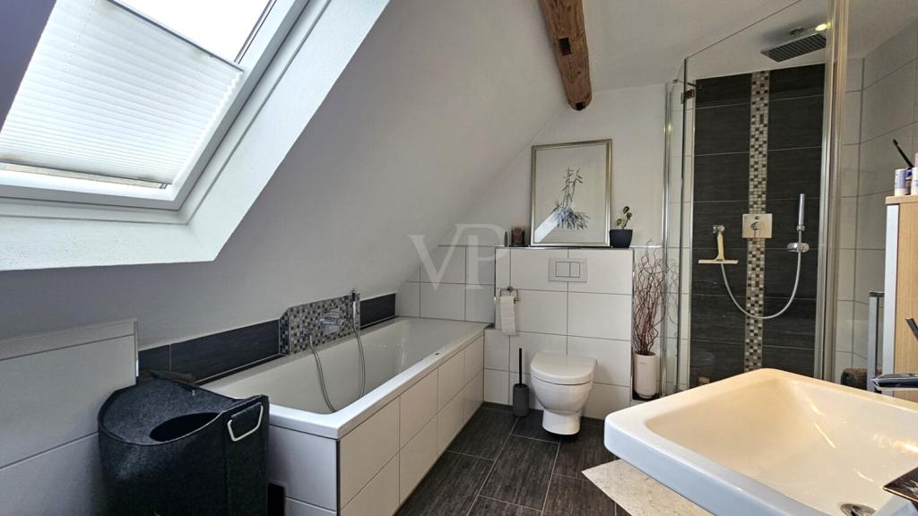 Sonnige 2-Zimmer-Maisonette-Wohnung in Eyb mit moderner Einbauküche, tollem Balkon und PKW-Carport - Photo 3