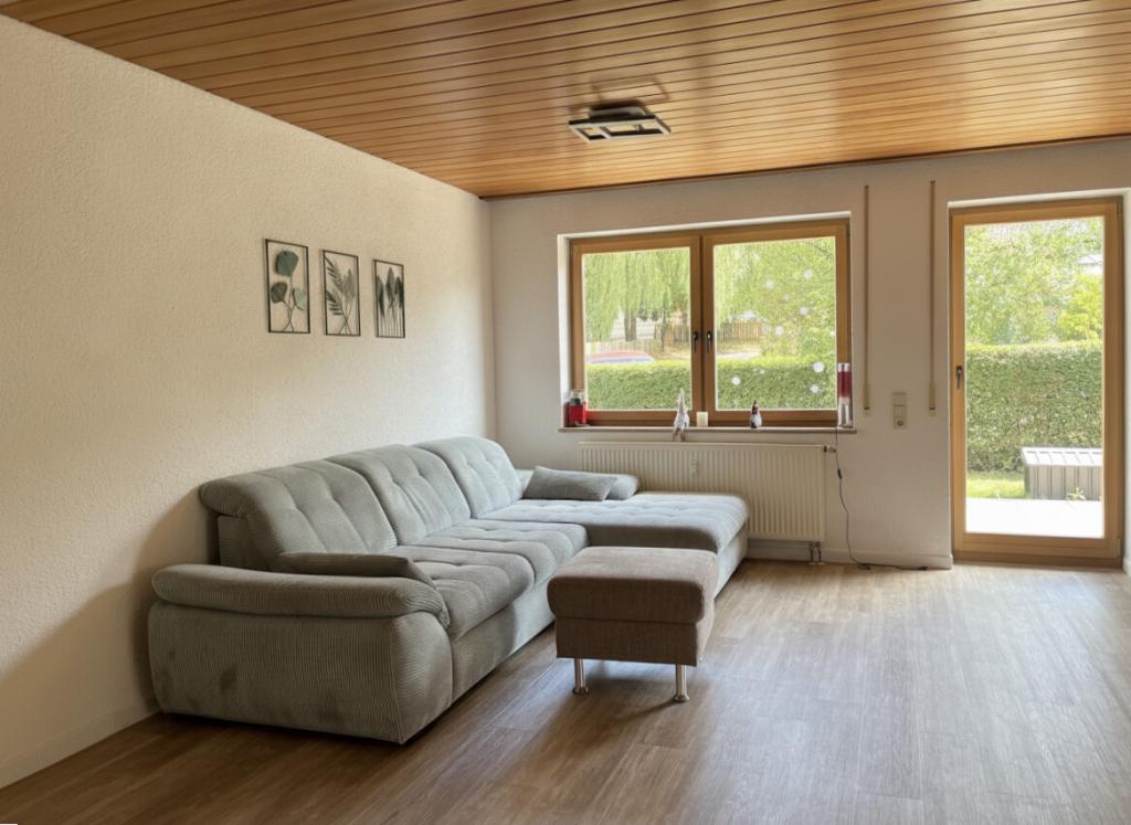 Großzügige Erdgeschosswohnung mit traumhaftem Garten in Lichtenau - Photo 1