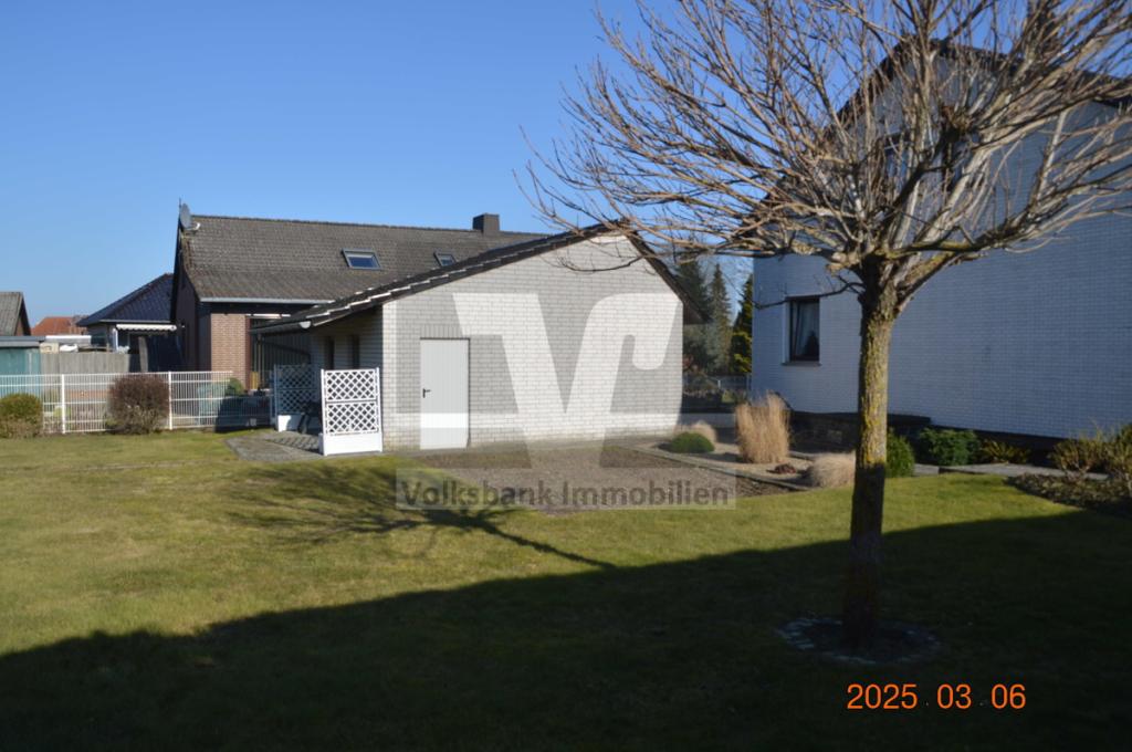 BLICK AUF GARAGE
