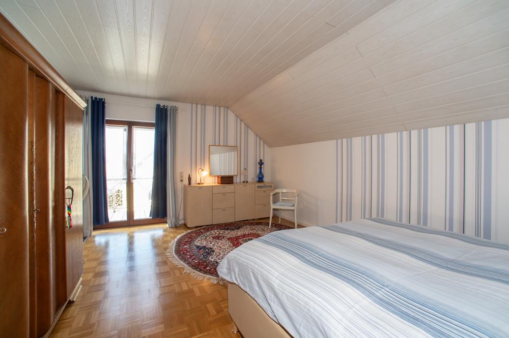 Schlafzimmer mit Balkonzugang