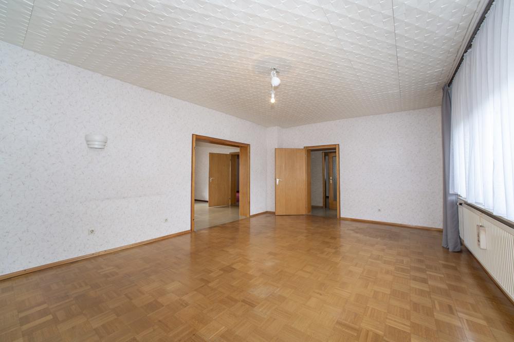 EG Wohnen mit Blick in Wohnküche