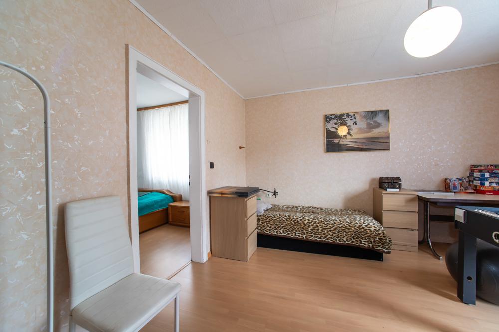 Durchgangszimmer im OG