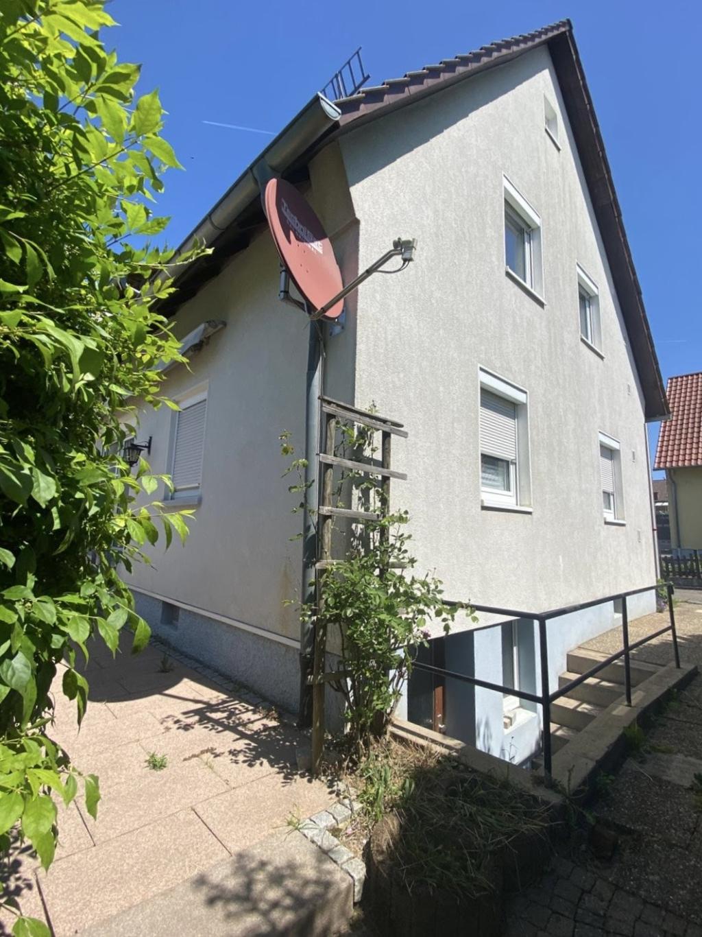 Gebäuderückseite, seitl. Kellerzugang