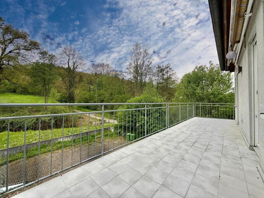 Großzüger Balkon Richtung Natur