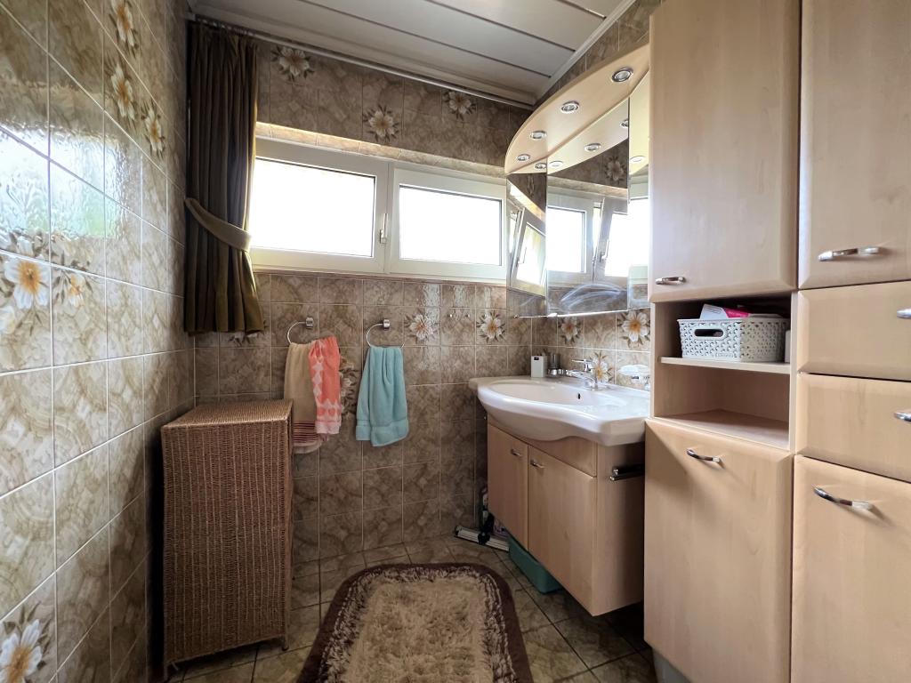 Badezimmer (EG)