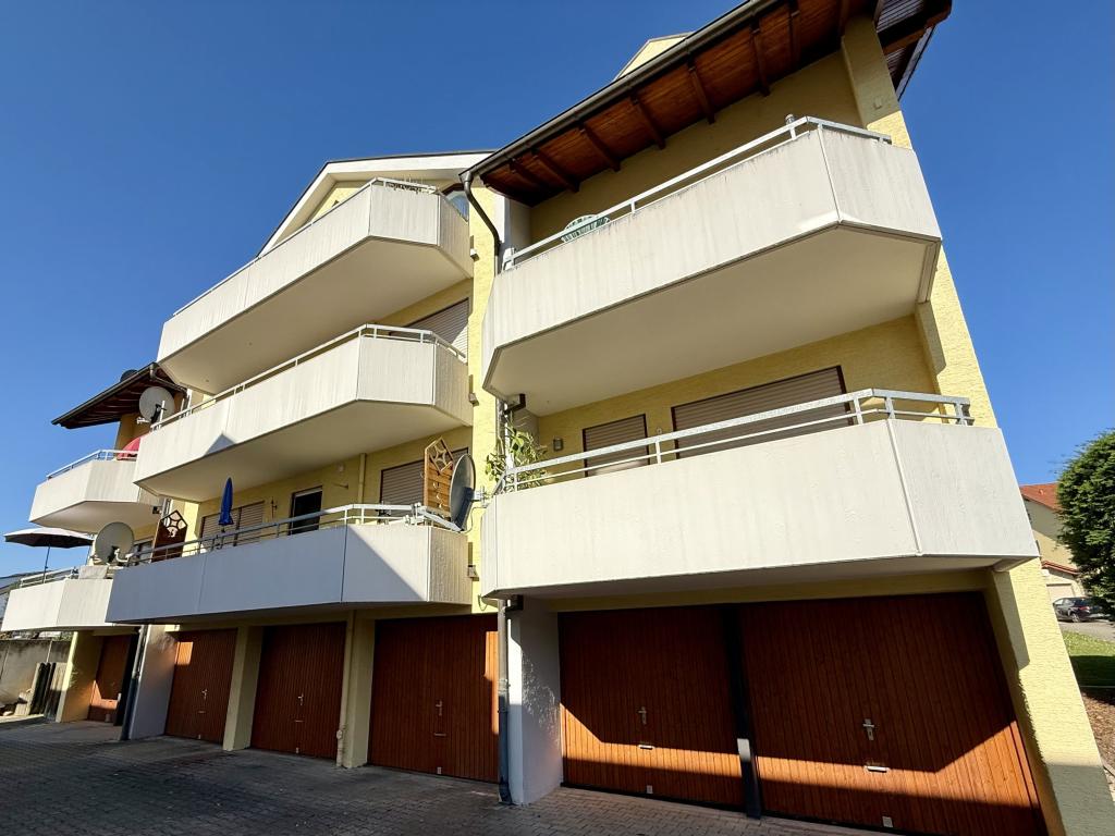 Gebäuderückseite, Garage