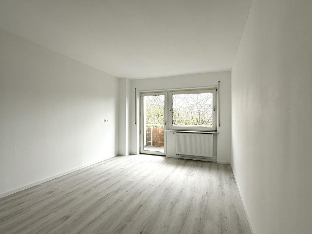 Neu renovierte 4-Zimmer-Dachwohnung mit Balkon und Blick ins Grüne – ruhiges Wohnen nahe Bretten - Foto 2